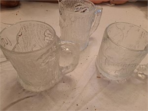 3 glass flintstones cups
