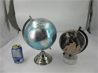 2 globes terrestres