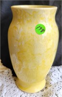 Vnt. yellow/white pottery vase