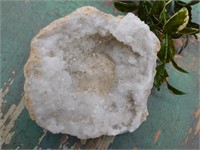 GEODE ROCK STONE LAPIDARY SPECIMEN