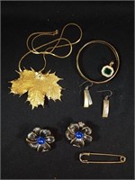 Mixed group of earrings, necklace, bracelet and