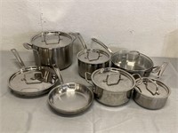 7 Cuisinart Pots & Pans W/ Lids