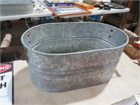 GALAVIZED OVAL TUB WITH WOOD HANDLES