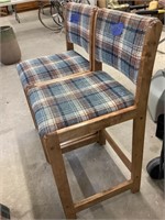 2 cushioned chair stools