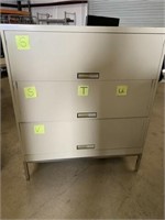 (1) 3 Drawer Cabinet (No Keys)