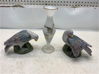 2 TOYO BIRDS  AND BUD VASE WITH BIRD DESIGN