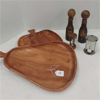 WOOD PLATTERS, WINE DECANTERS AND TIMERS.