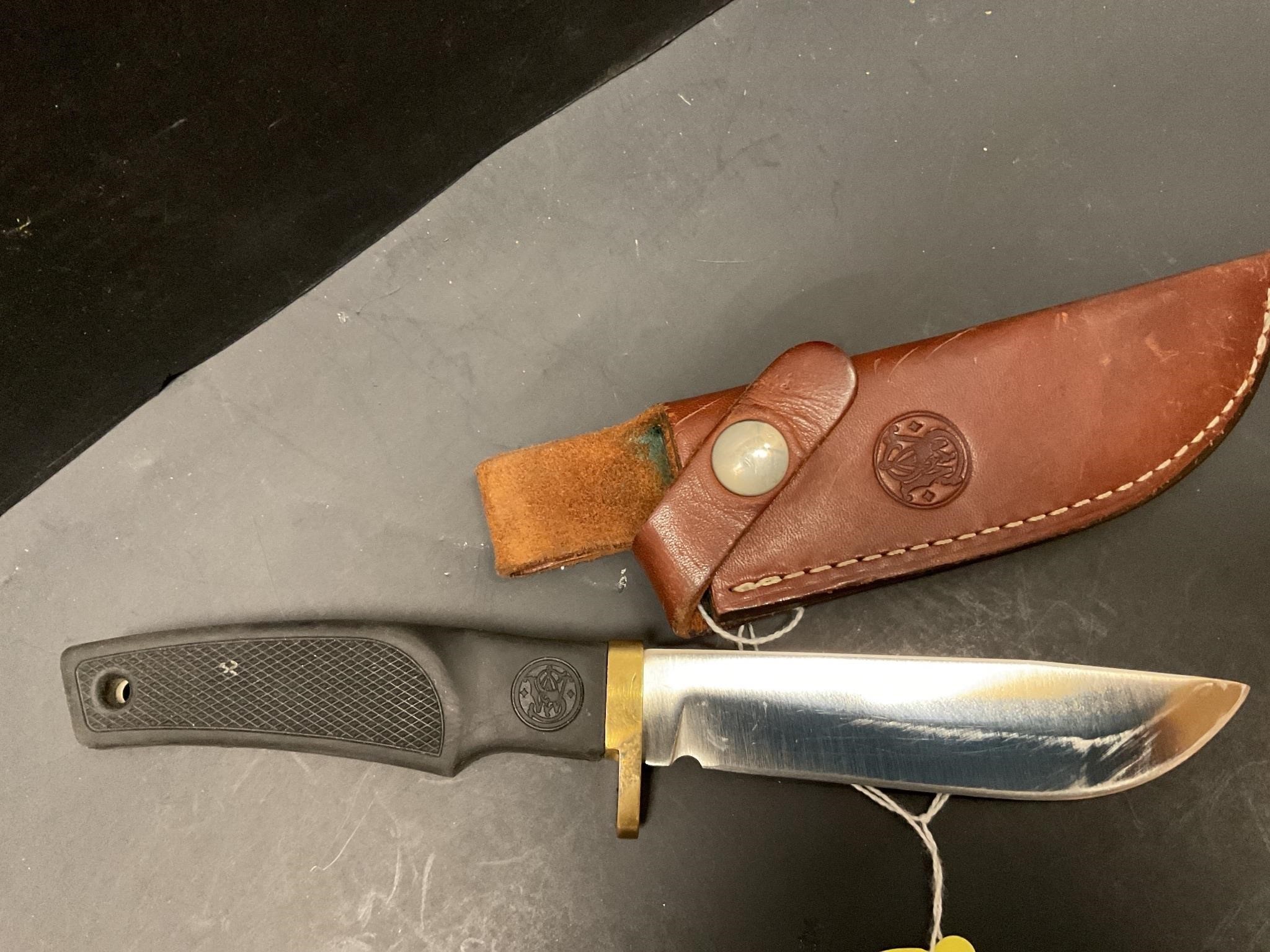 S&w knife with sheath