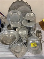 LARGE GROUP OF HAMMERED ALUMINUM DÉCOR