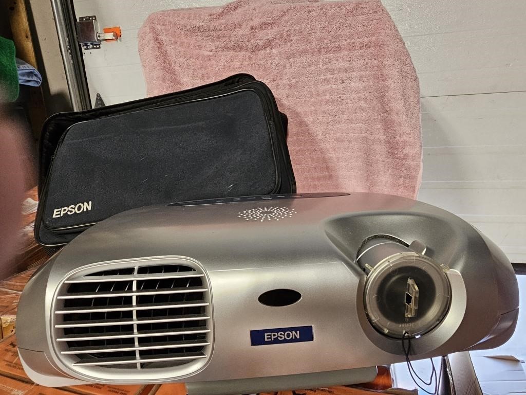 Epson projector with case