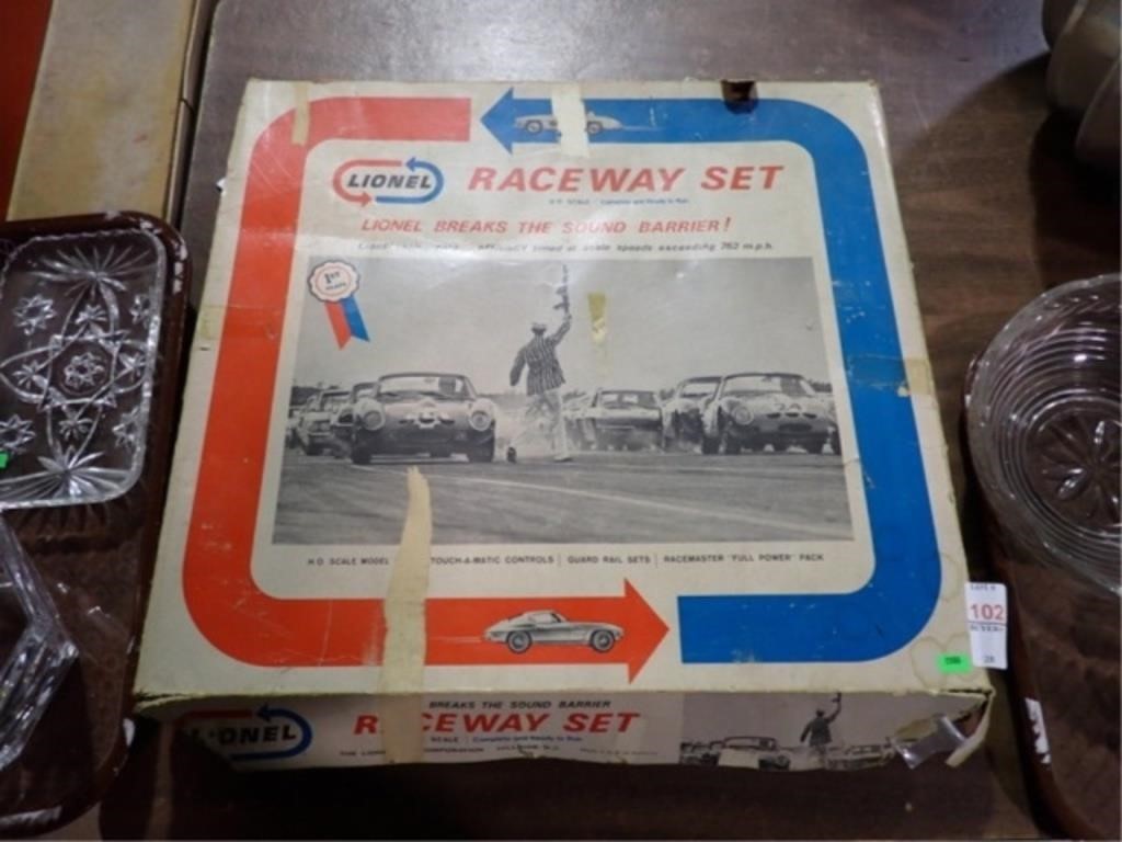 LIONEL RACEWAY SET - NO CARS