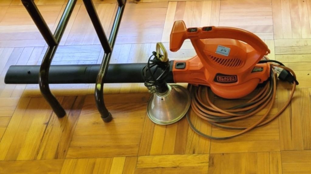 BLACK & DECKER ELECTRIC BLOWER AND A LIGHT