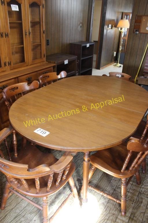 Dining Room Table w/2 Removable Leaves