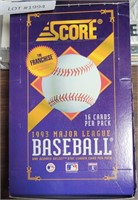 BOX OF 1993 SCORE BASEBALL TRADING CARDS