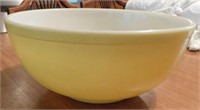 1945 Pyrex primary yellow 4 qt. mixing bowl #404