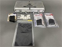 Set of Grips for Handguns in Aluminum Case
