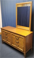 Vintage Thomasville Bedroom Dresser W/ Mirror