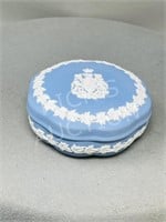 Wedgwood covered dish - Canada Coat of Arms