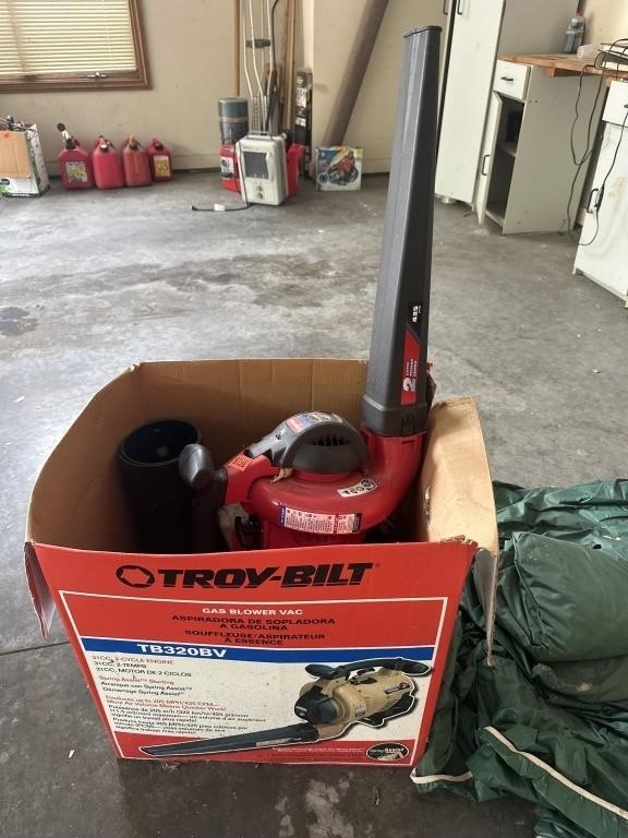 Troy Bilt TB320BV Gas Leaf Blower