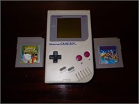 Vintage Nintendo Gameboy & 2 Games