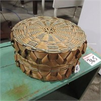 ASH SEWING BASKET W/ CURLY KEWS