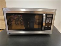 GE Microwave 22W x 13H x 16D