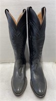 Size 6 AA two-tone cowboy boot