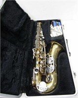 Bundy 2 Saxophone in Case