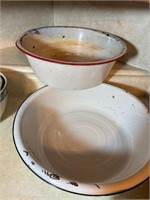 2 vintage enamelware bowls, 3 plastic bowls