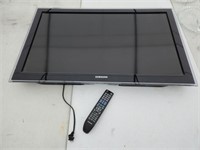 Samsung 40 in flat screen TV with remote, model