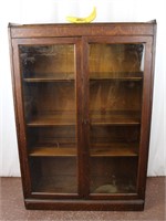 Vtg. Double Door Tiger Oak Curio Cabinet W/Key