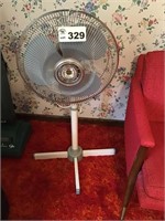 OSCILLATING FLOOR FAN