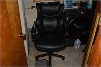 565: leather rolling office chair