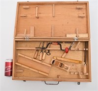 Coffre à outils, en bois, avec petits outils