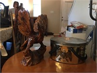 Lot of wooden Eagle and eagle tin
