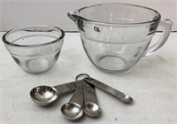 Pampered Chef 4-Cup Measuring cup