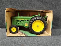 1:16 ERTL 1949/1954 Deere "R" Collector Edition