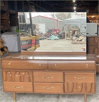 9 Drawer Dresser w/Mirror (63"W x 17"D x 31"H)