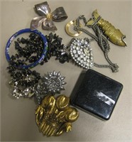 Bag Of Assorted Vtg Fashion Jewelry - 1 Trifari