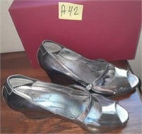 375 - PAIR OF TARYN ROSE SHOES (ITALY) (A42)