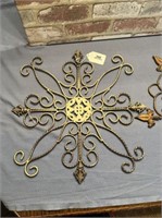 (2 PCS) METAL DECORATIVE WALL HANGINGS