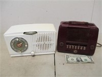 Vintage Purple Continental B-5400 Tube Radio