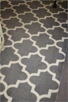 GREY AND WHITE AREA RUG