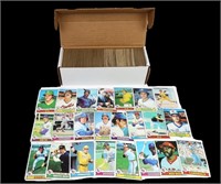 HUGE LOT OF VINTAGE BASEBALL CARDS