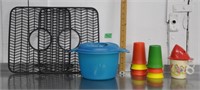 Assorted kitchen plasticware - info