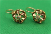 18K YELLOW GOLD AND WHITE SAPPHIRE FLORAL EARRINGS