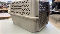 Pet kennel, 26 inches L x 18.5 inches W x 16