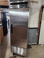 Maxx Cold MCR-23FDRE 1-Door Reach-In Refrigerator