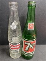 Vintage Stubby and 7-Up pop bottles.