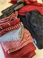 Lot of Cleaning Clothes & Oven Mitts